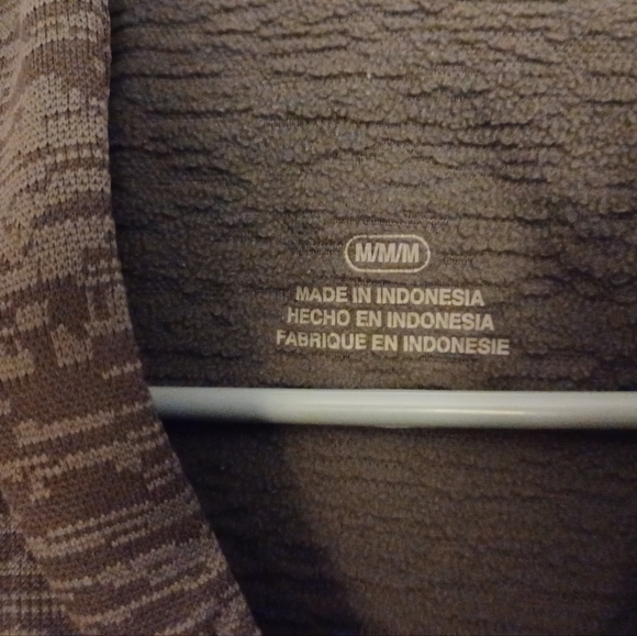 WOMEN WORLD SERIES 2018 RED SOX SWEATSHIRT WITH HOOD (Medium) - Picture 3 of 4